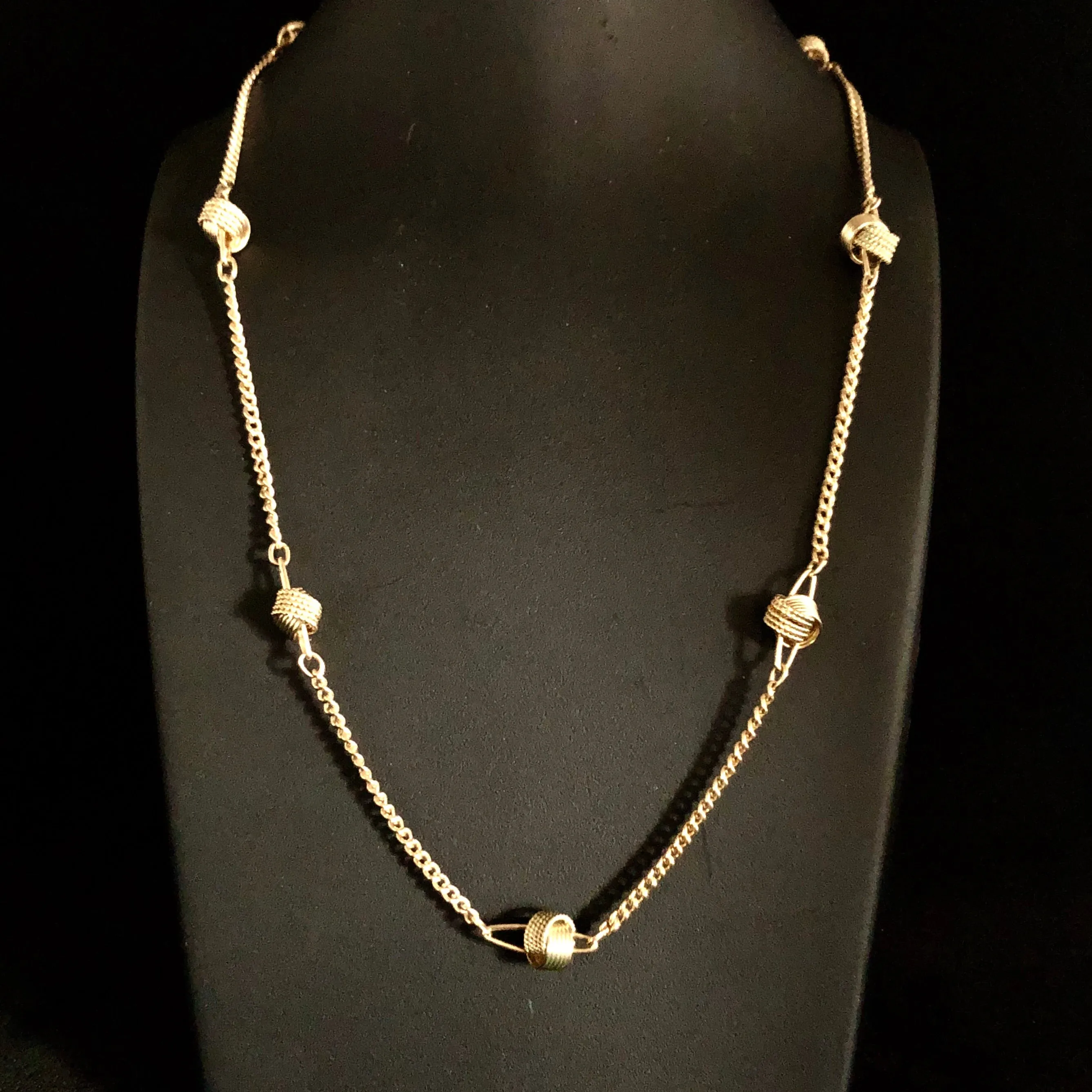 1977 Avon Delicate Knots Set, Gold