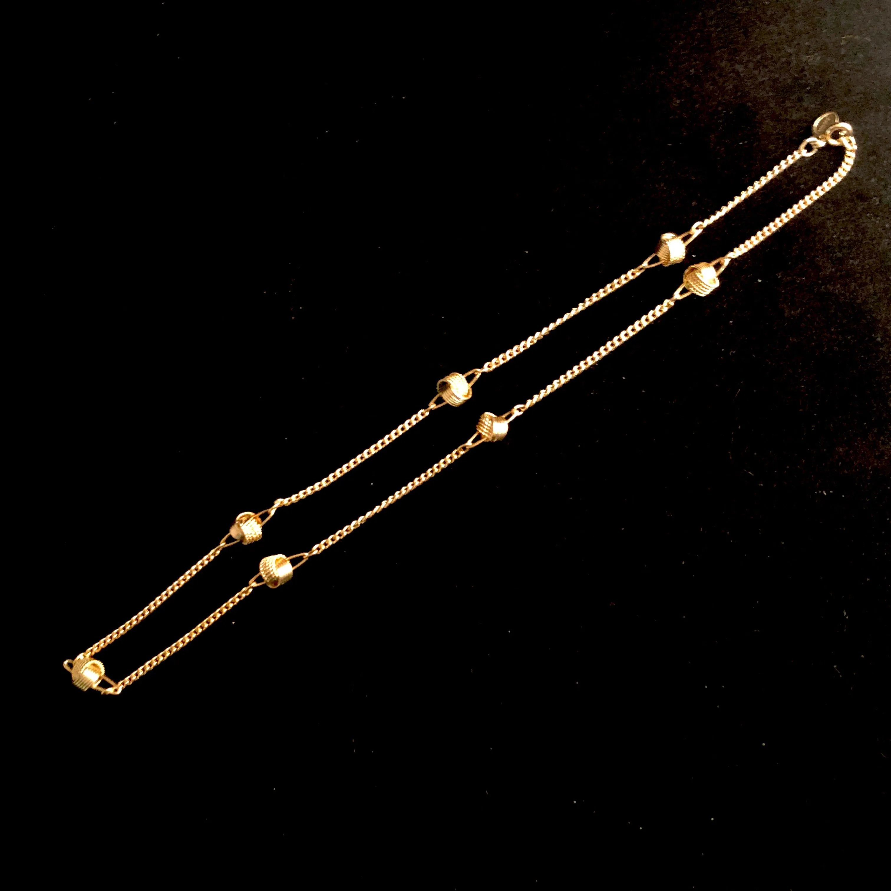 1977 Avon Delicate Knots Set, Gold
