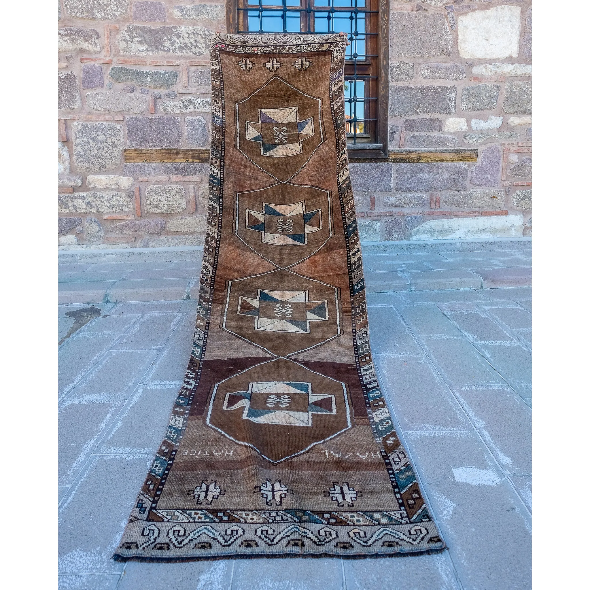 3822 Handwoven Vintage Rug 3’2x11’5