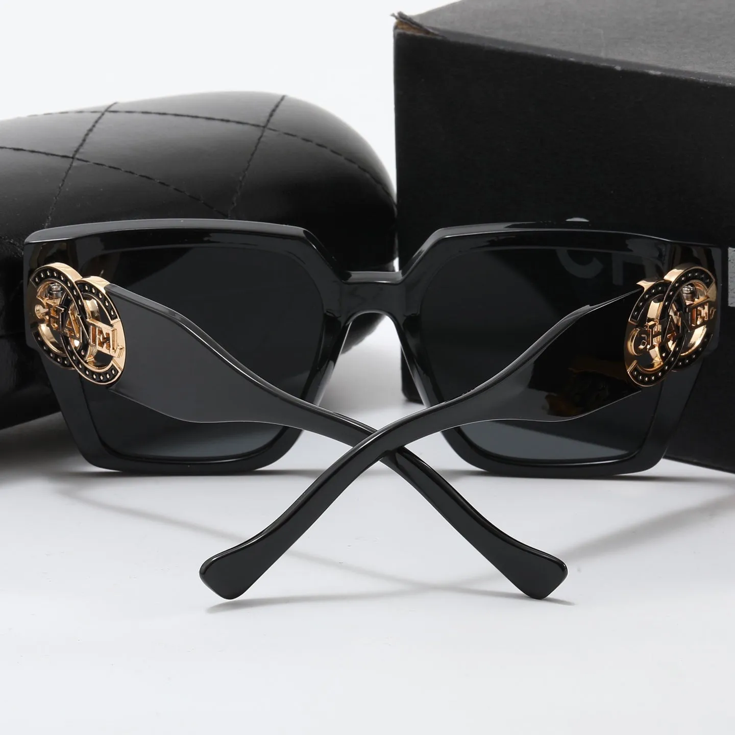 4 Colors Large Delicate Sunglasses