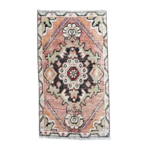 7214 Handwoven Vintage Rug 1'6x2'9