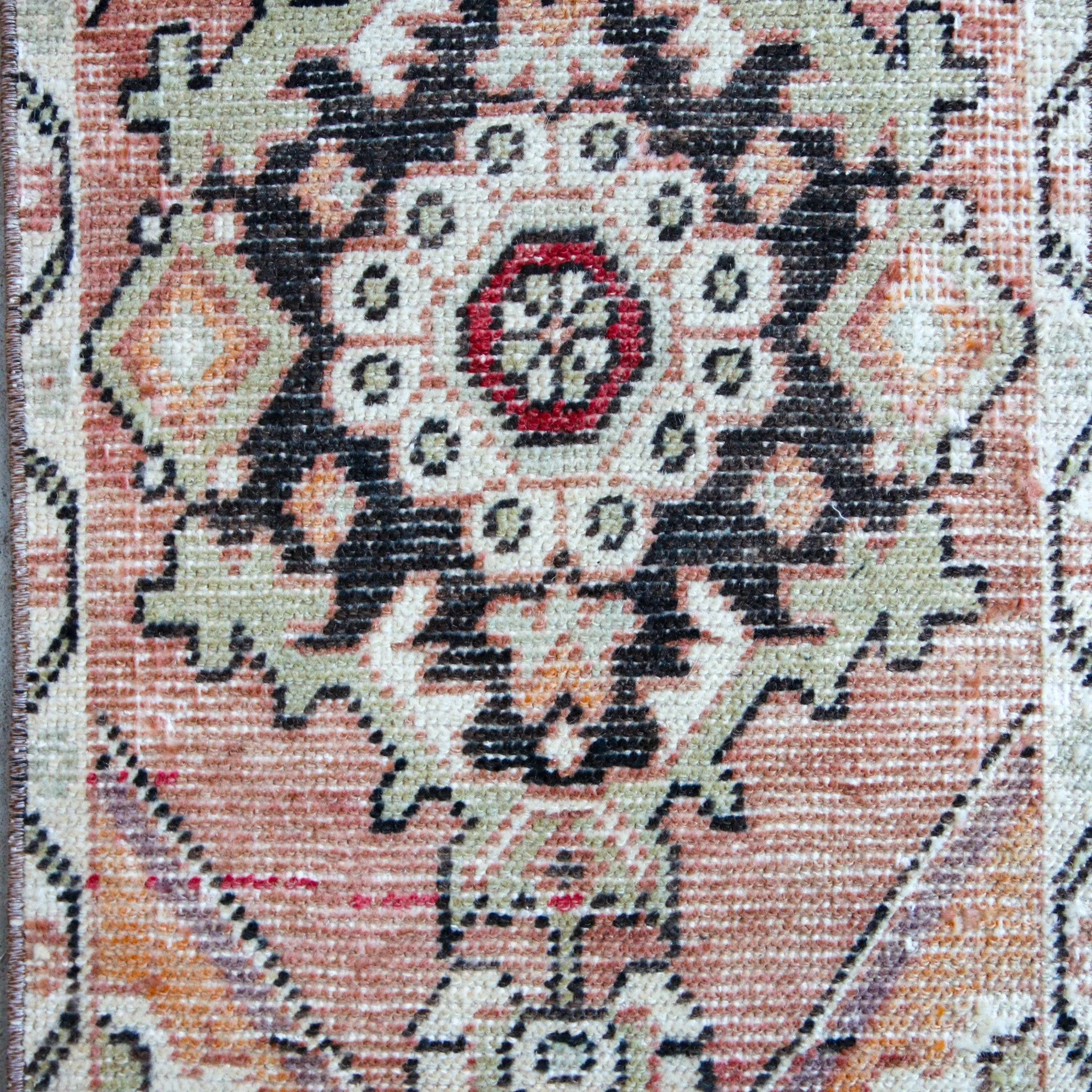 7214 Handwoven Vintage Rug 1'6x2'9