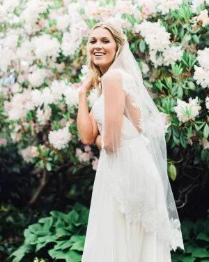 Delicate Chantilly Lace Fingertip Veil