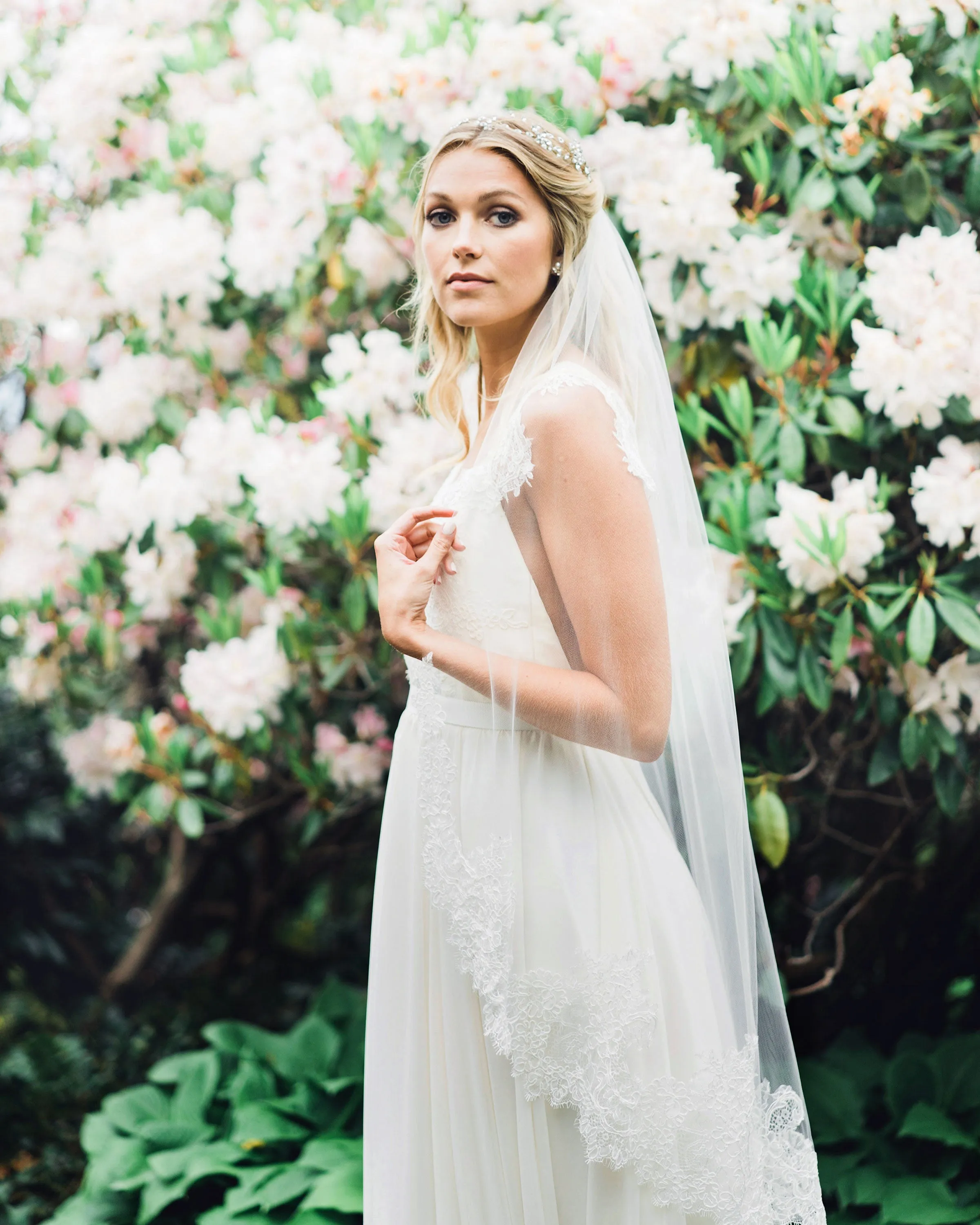 Delicate Chantilly Lace Fingertip Veil