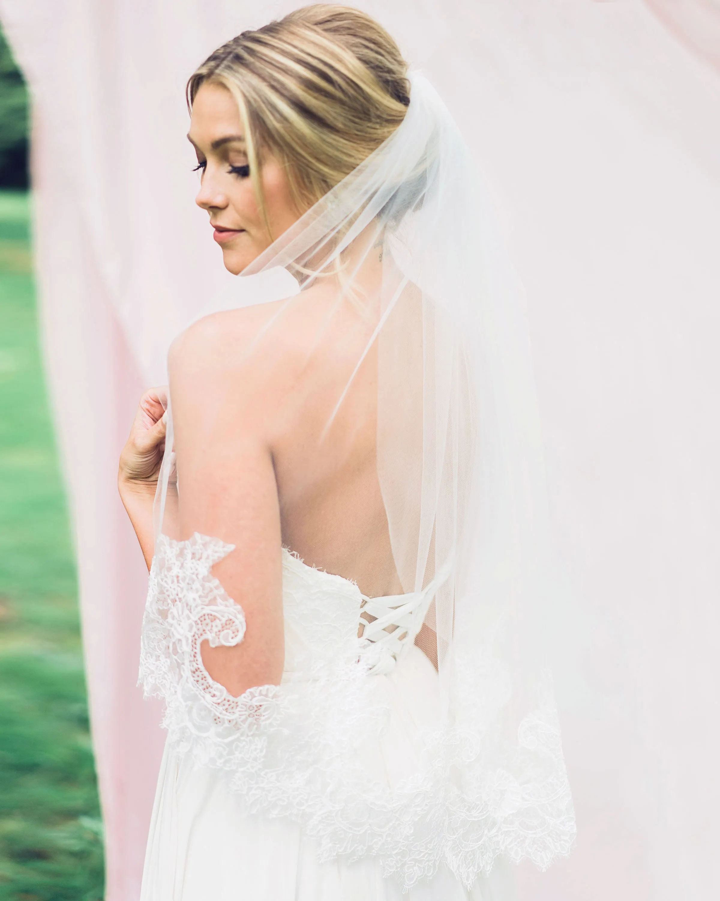 Delicate Chantilly Lace Waist Veil