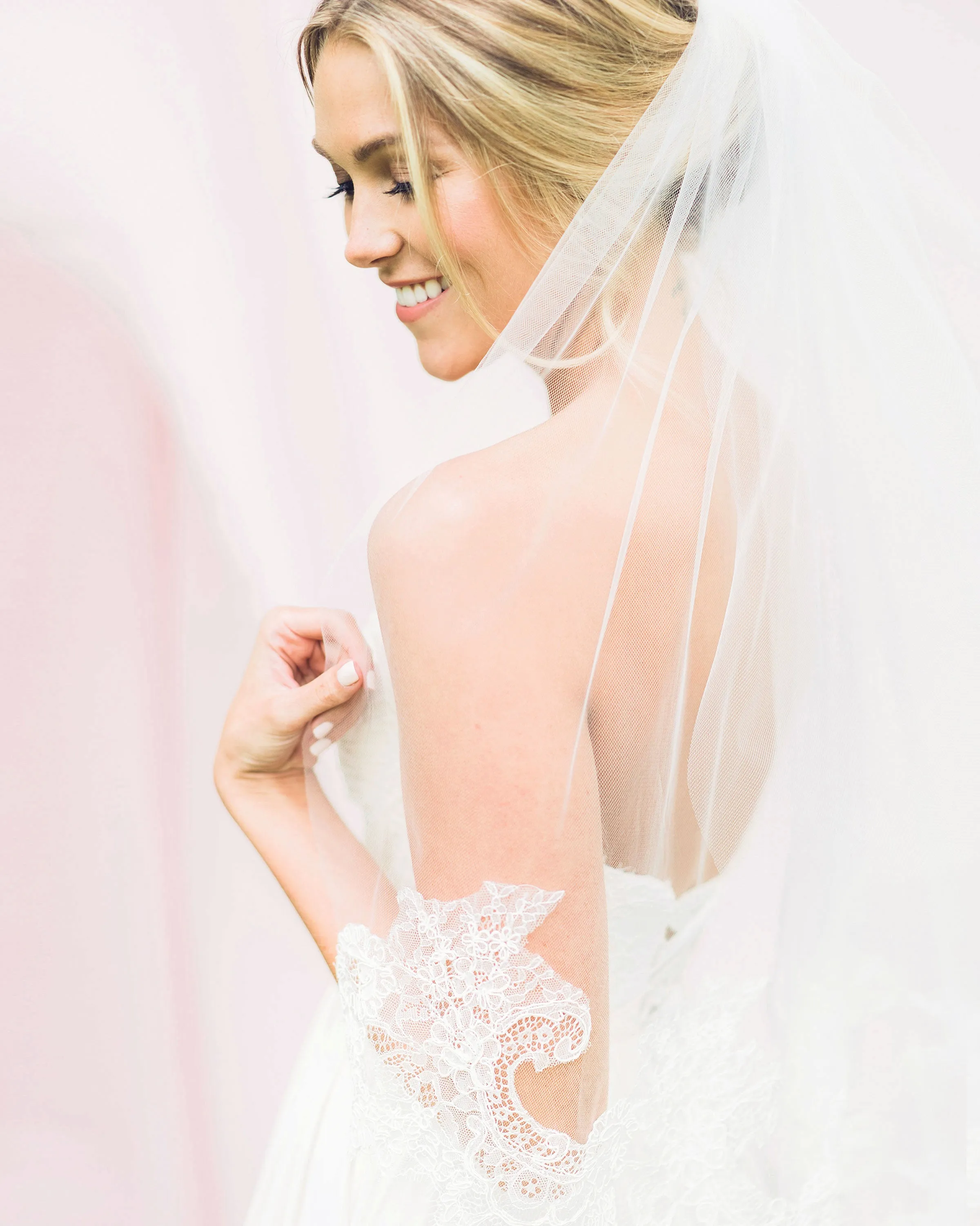 Delicate Chantilly Lace Waist Veil
