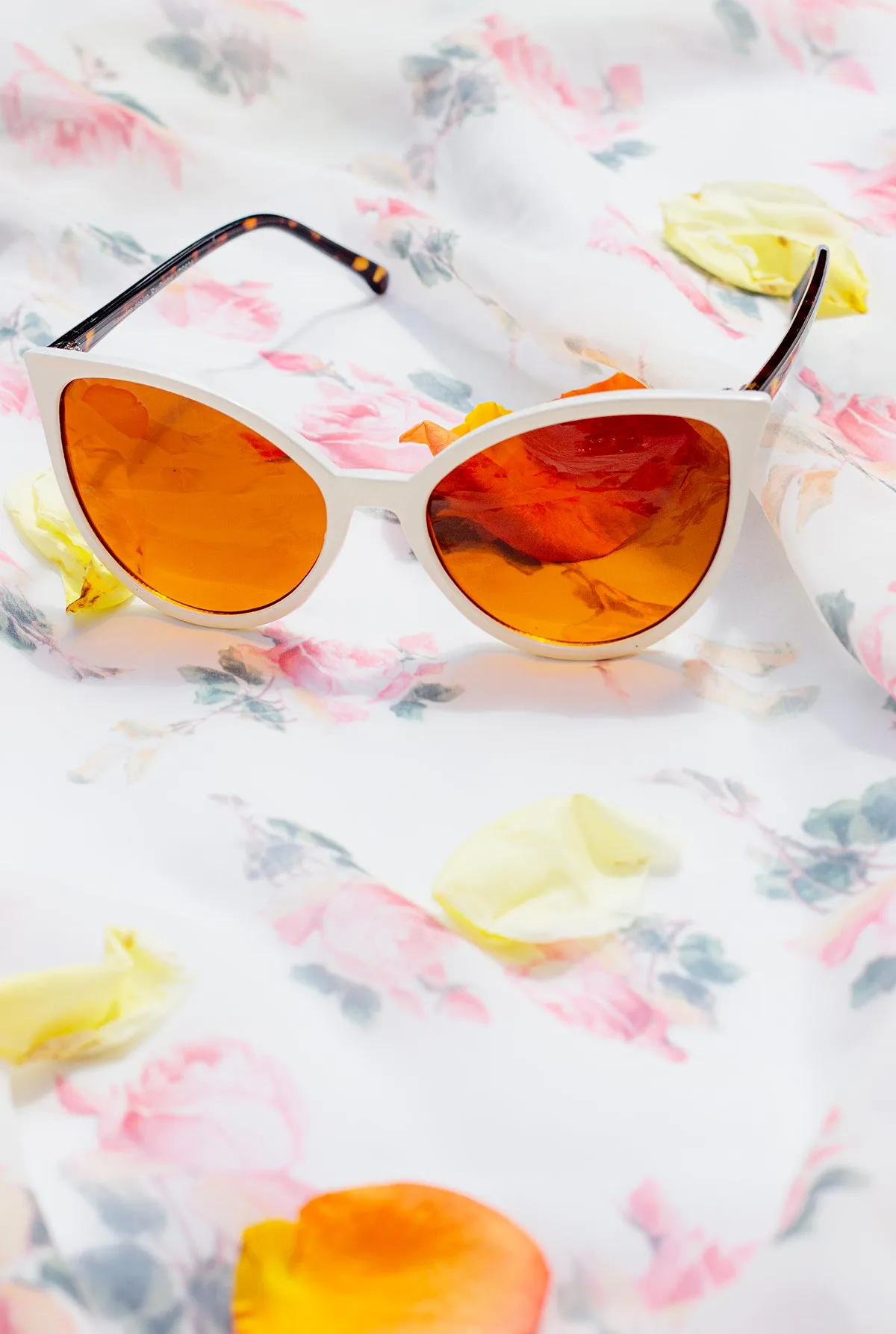 Delicate Large Cat Eye Sunglasses