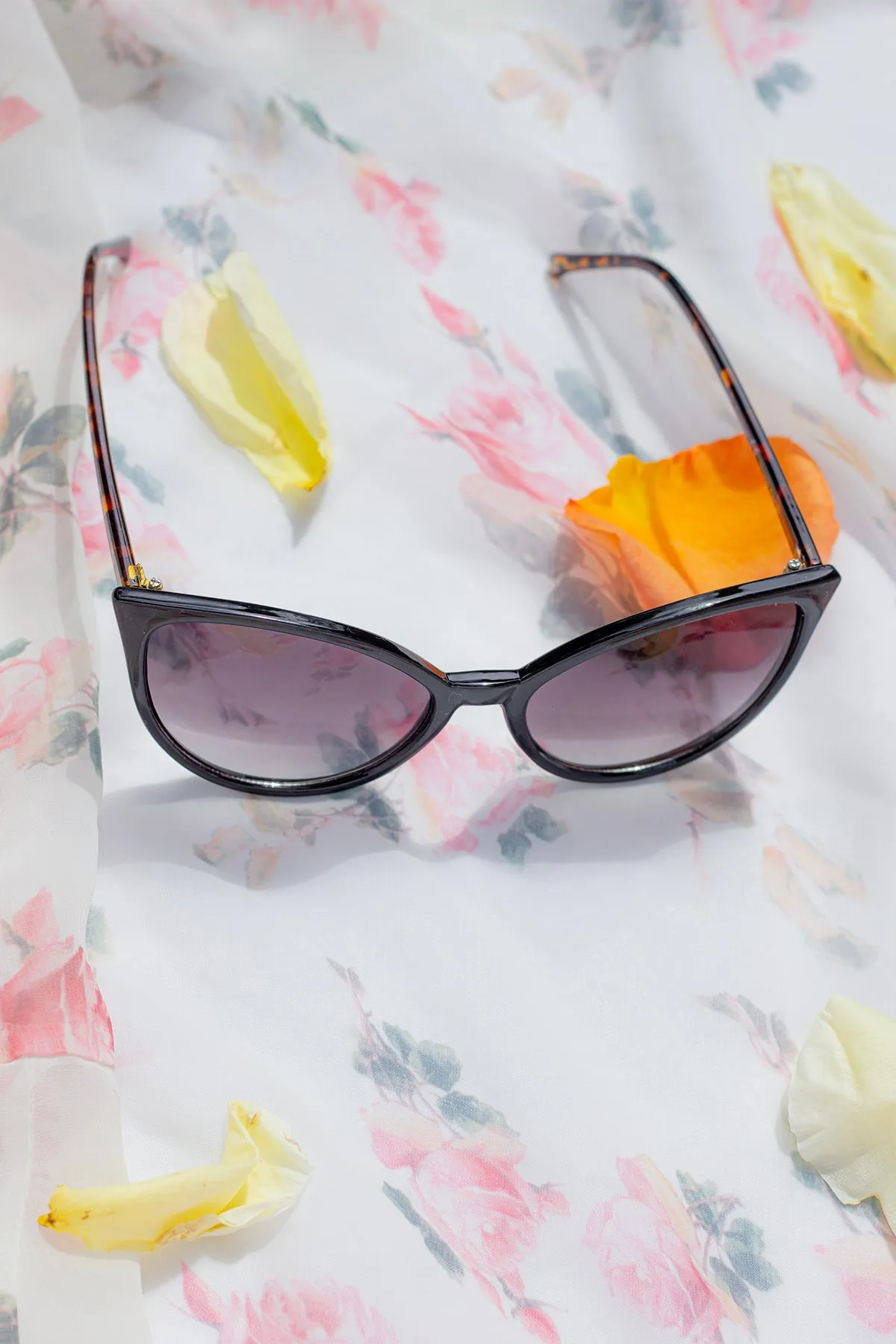 Delicate Large Cat Eye Sunglasses