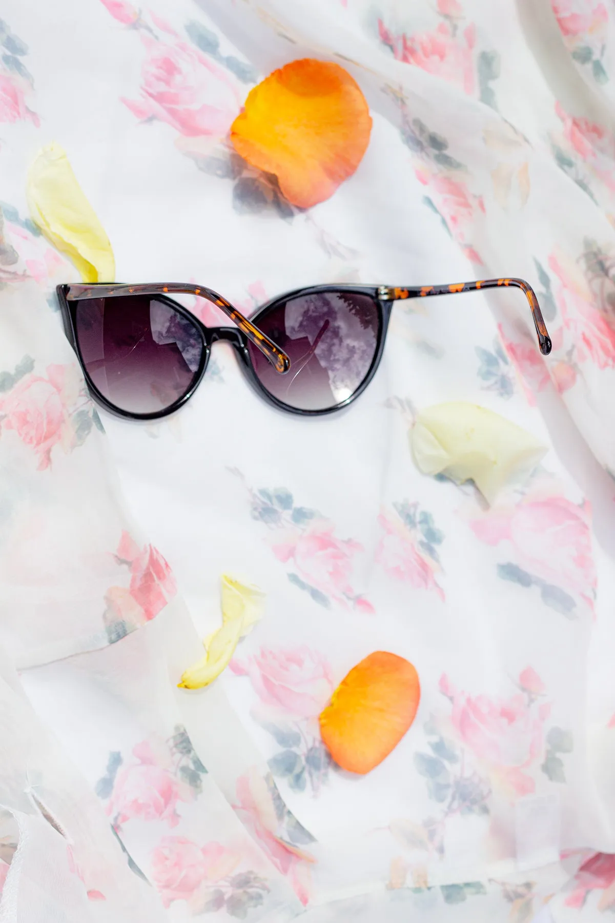 Delicate Large Cat Eye Sunglasses