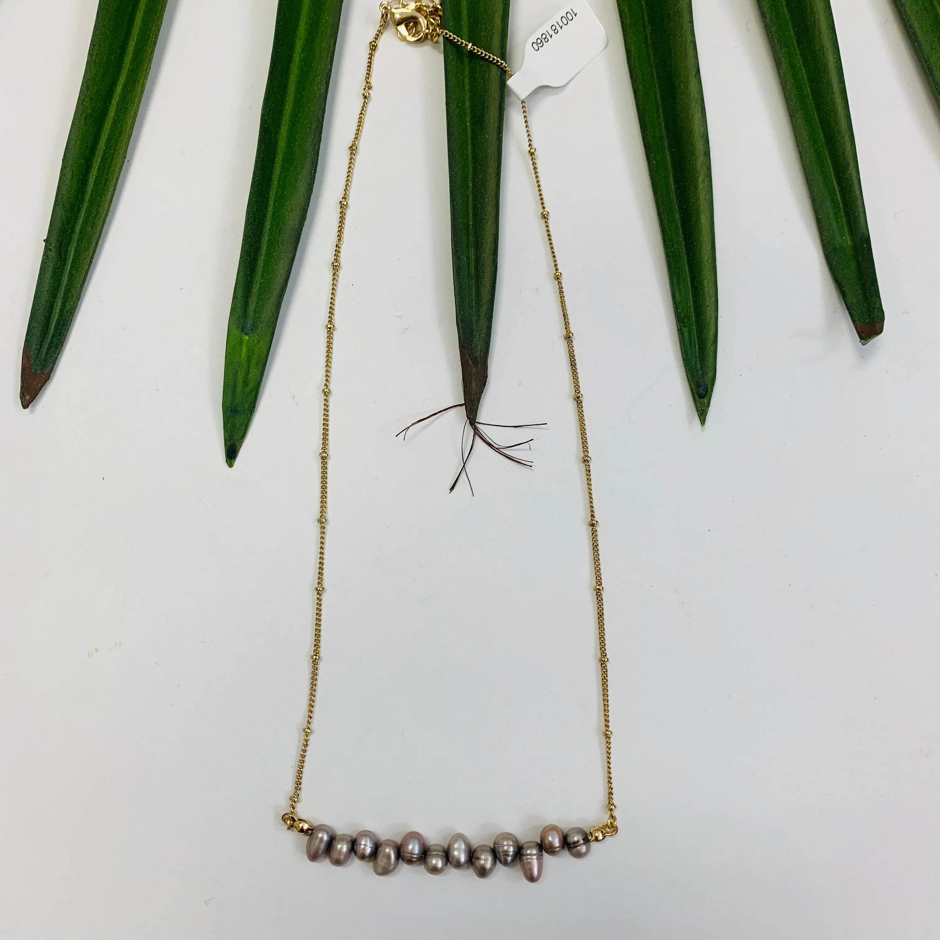 Delicate Pearl Necklace (Grey)
