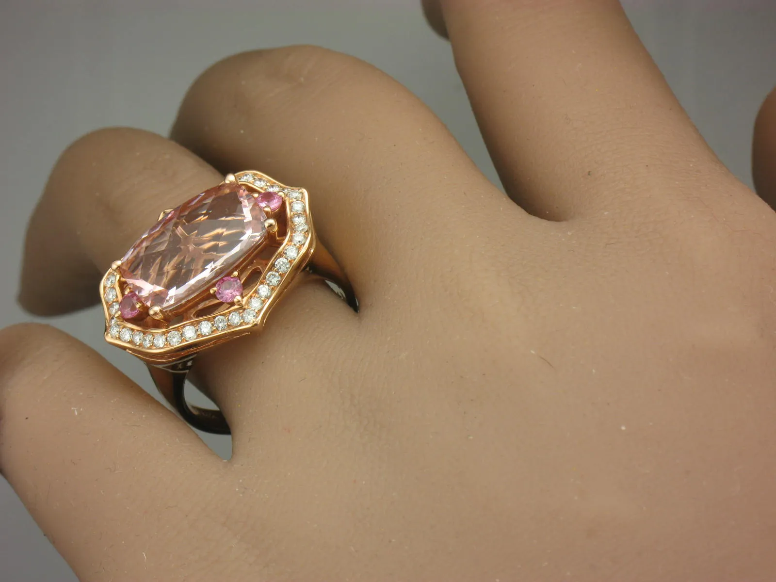 Estate 18kt Yellow Gold Ring 4.32 ct Morganite/diamonds/pink topaz
