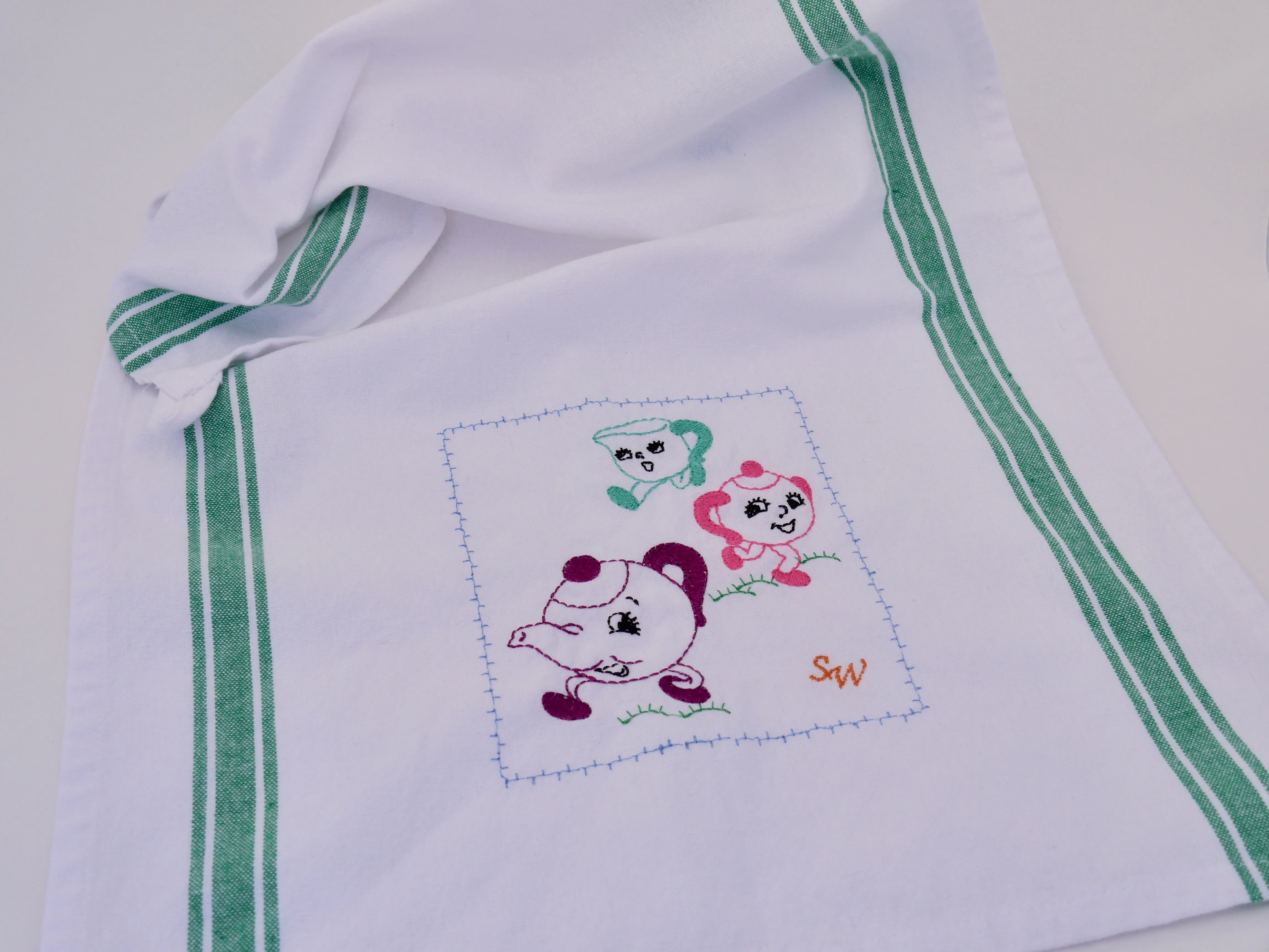 Fancy Embroidered Vintage Style Towel Gift for Any Cook | stitchywoman.net