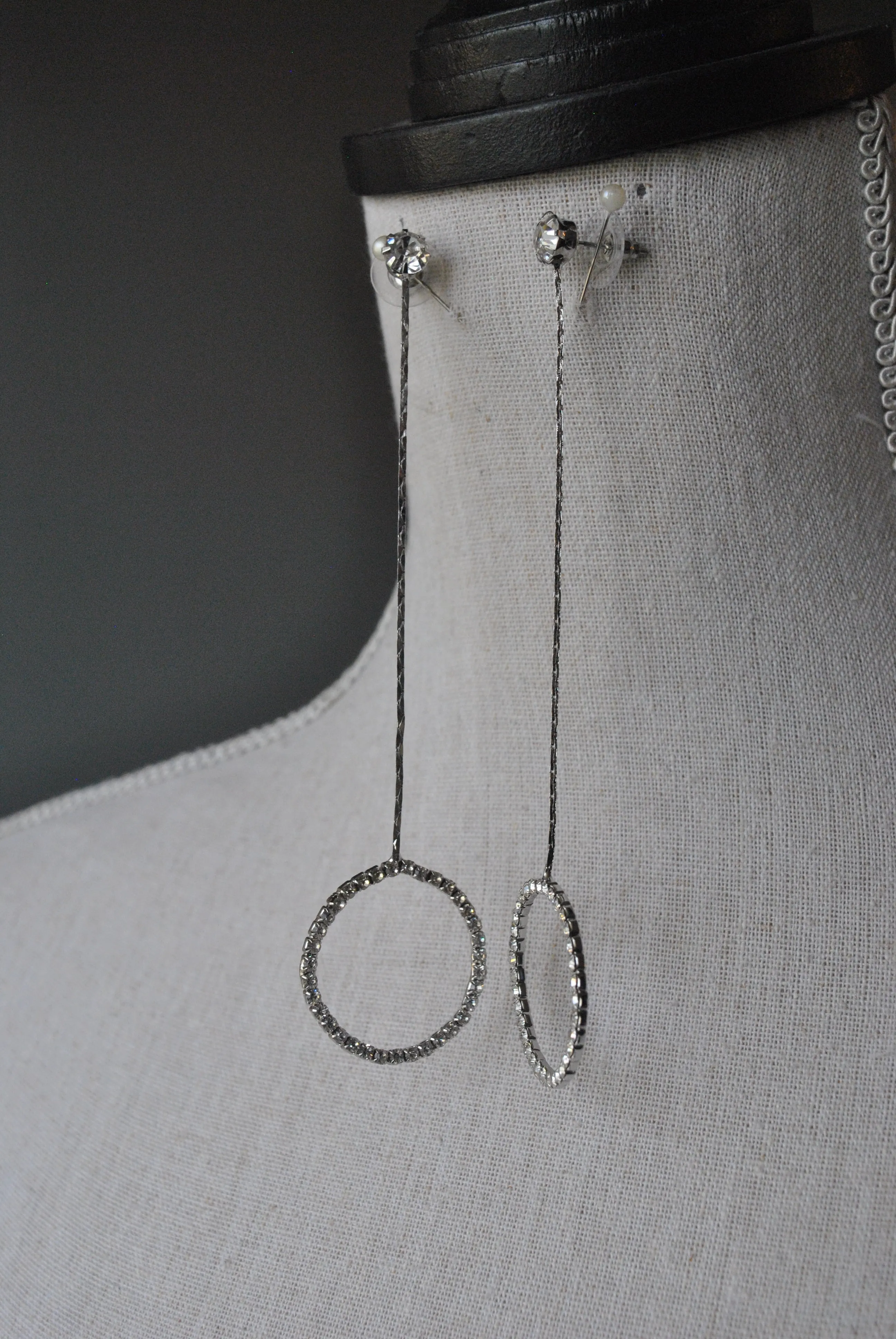 FASHION COLLECTION - CRYSTAL LONG DROP DELICATE EARRINGS