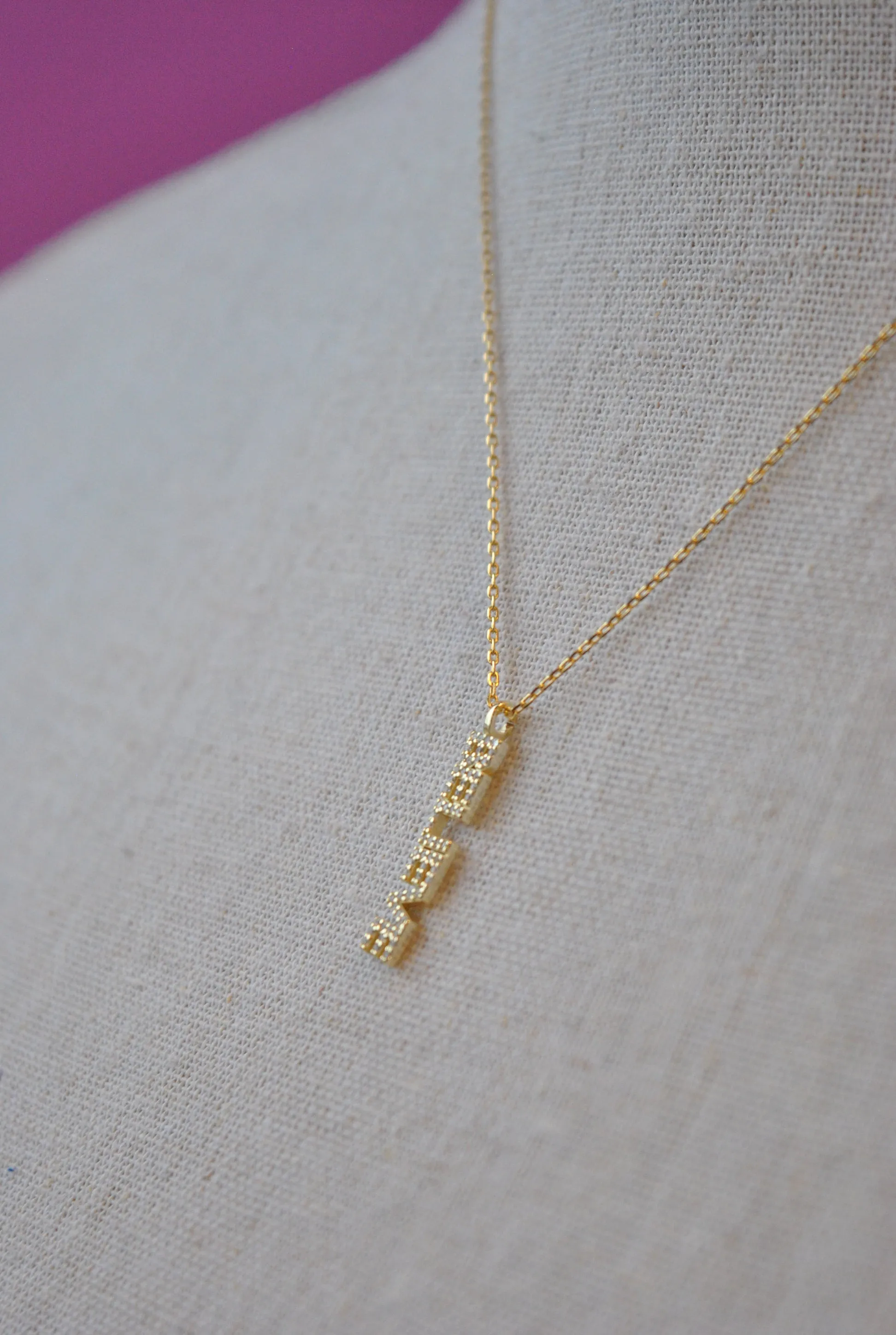 GOLD DELICATE NECKLACE WITH "BELIEVE' CHARM