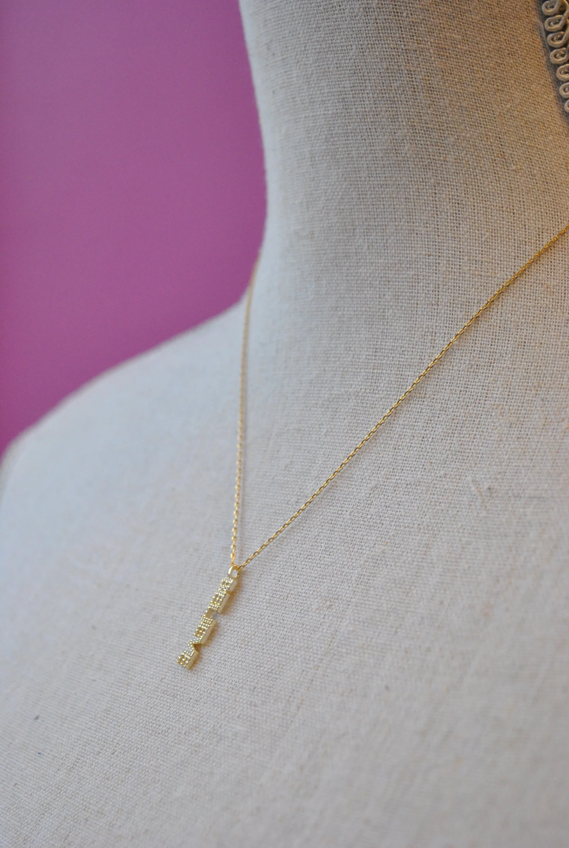 GOLD DELICATE NECKLACE WITH "BELIEVE' CHARM