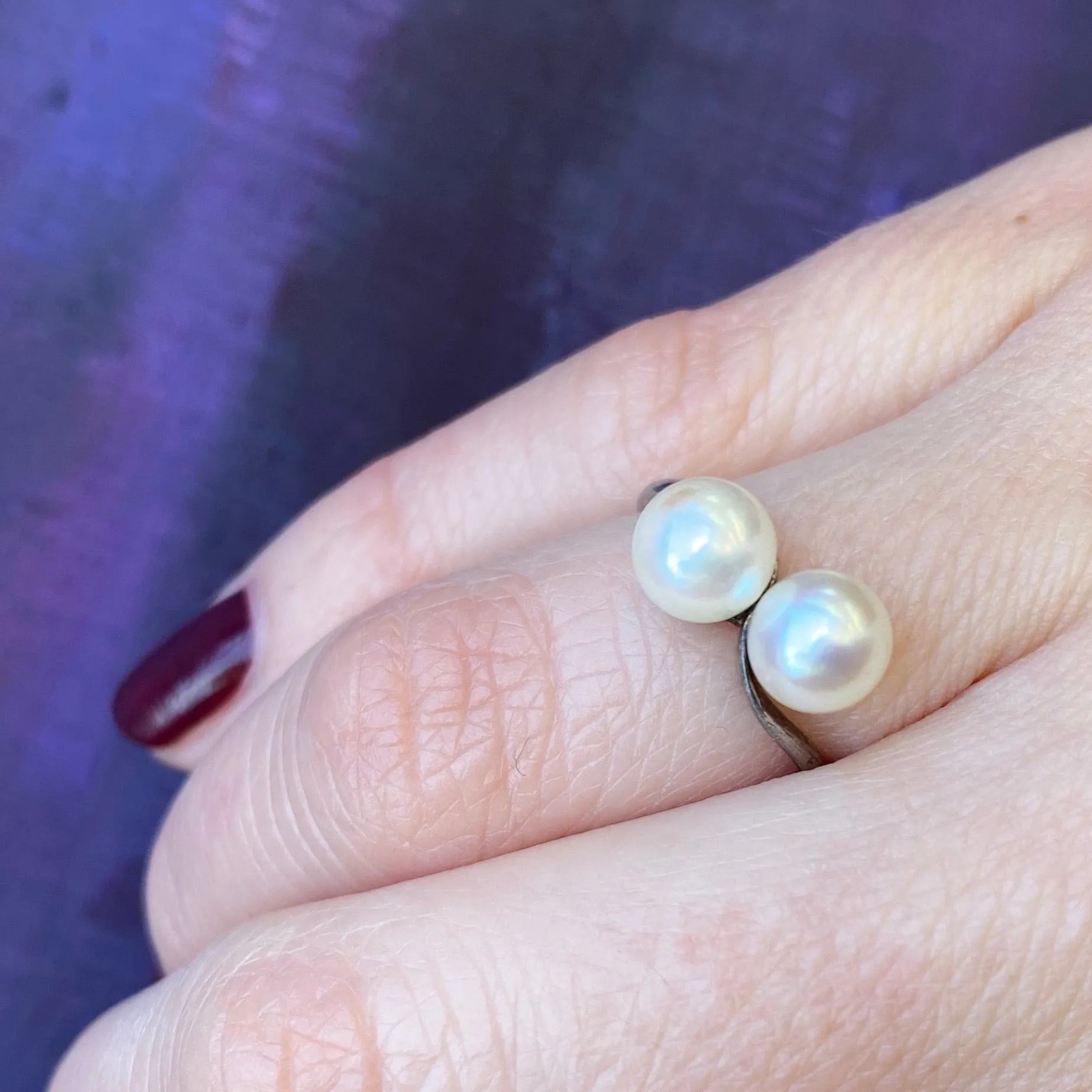Mid Century Crossover Ring in Silver & Pearls