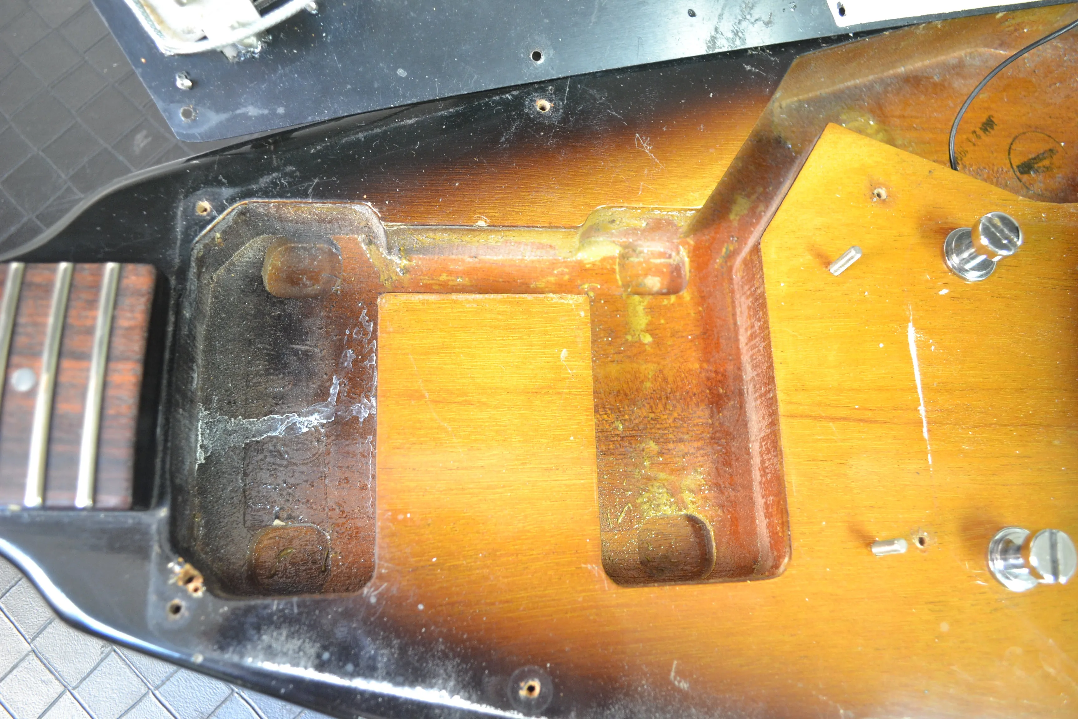 SOLD - Gibson Flying V 1980 Sunburst