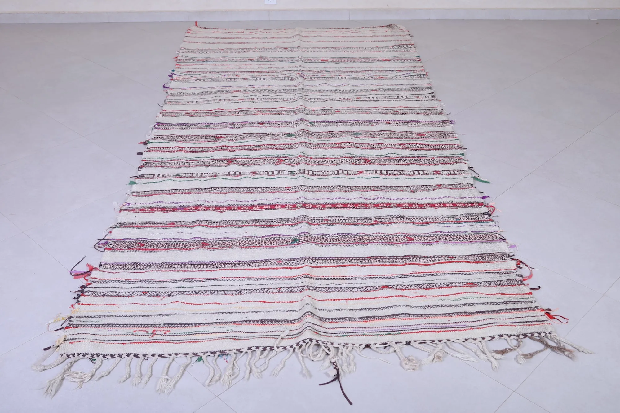 Vintage Berber Rug 4.8 x 10.5 Feet - Handwoven Moroccan Artisan Carpet