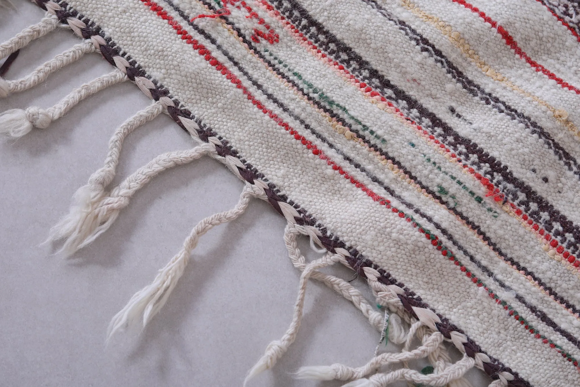 Vintage Berber Rug 4.8 x 10.5 Feet - Handwoven Moroccan Artisan Carpet