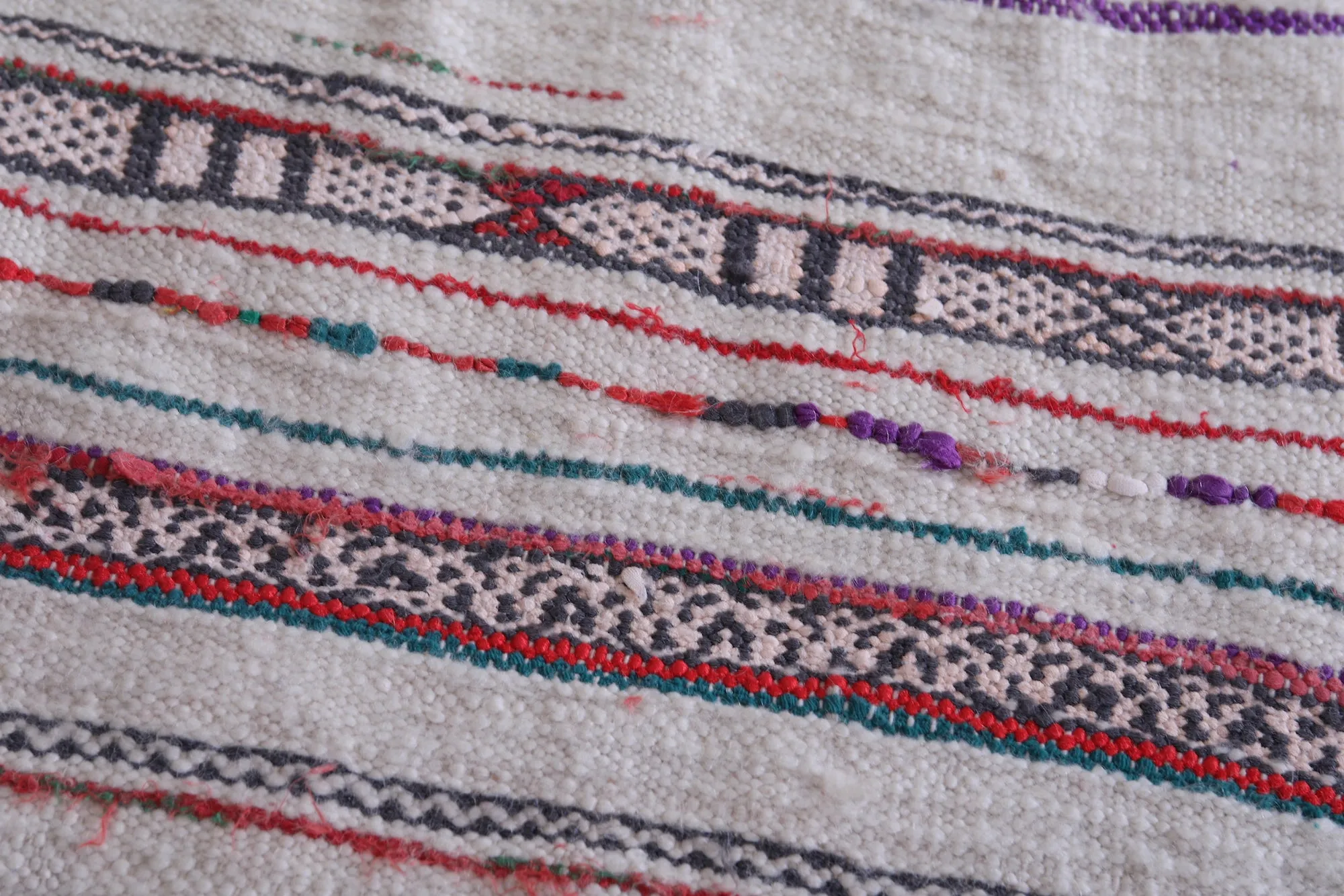 Vintage Berber Rug 4.8 x 10.5 Feet - Handwoven Moroccan Artisan Carpet