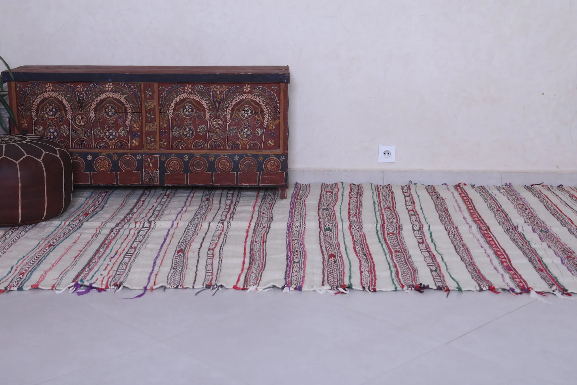 Vintage Berber Rug 4.8 x 10.5 Feet - Handwoven Moroccan Artisan Carpet