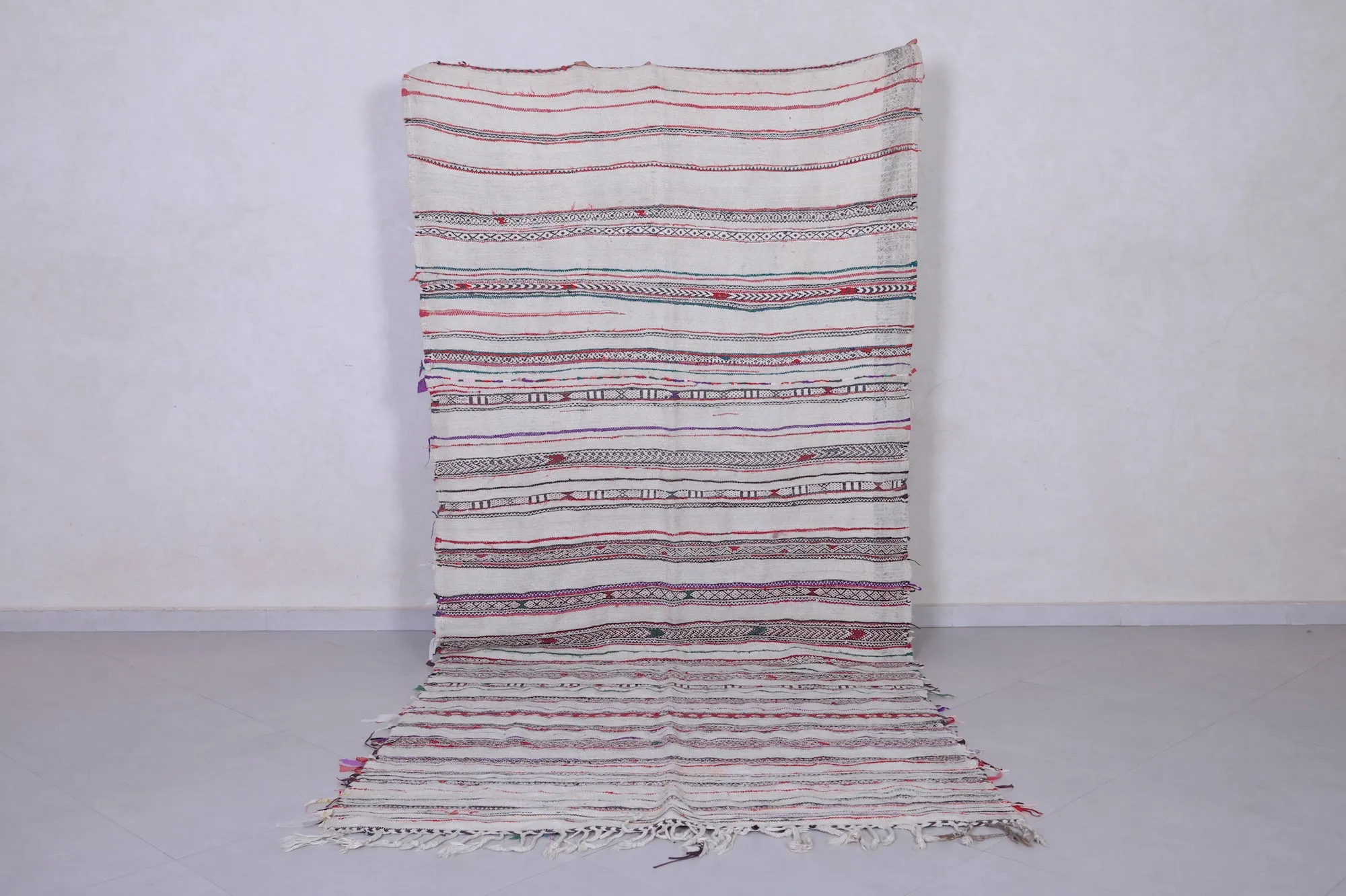 Vintage Berber Rug 4.8 x 10.5 Feet - Handwoven Moroccan Artisan Carpet