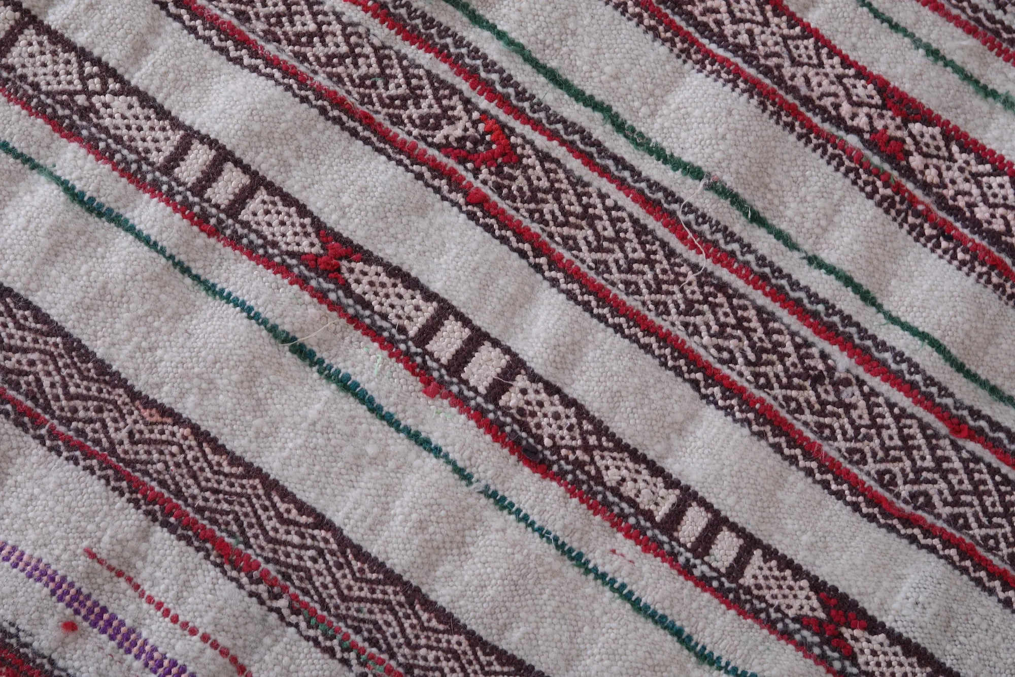 Vintage Berber Rug 4.8 x 10.5 Feet - Handwoven Moroccan Artisan Carpet
