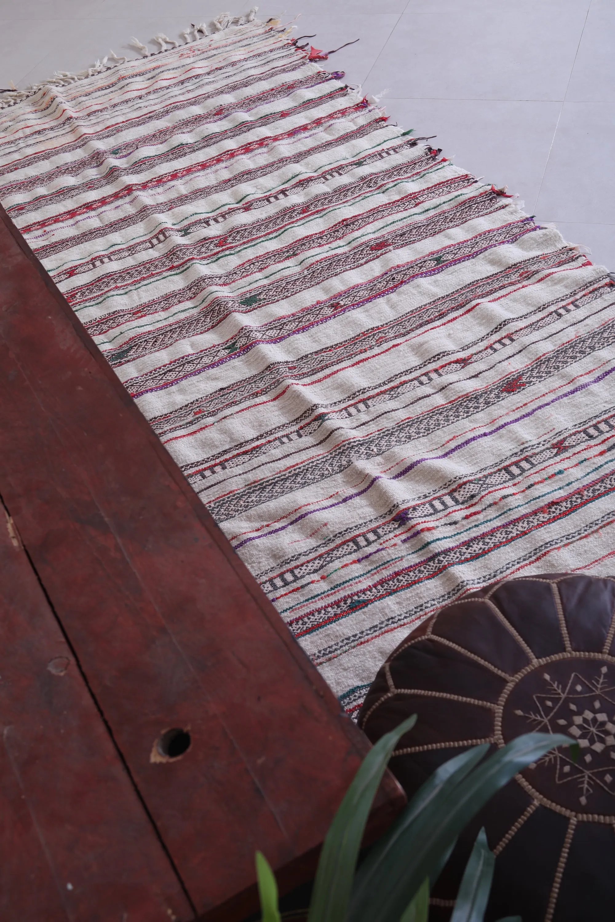 Vintage Berber Rug 4.8 x 10.5 Feet - Handwoven Moroccan Artisan Carpet