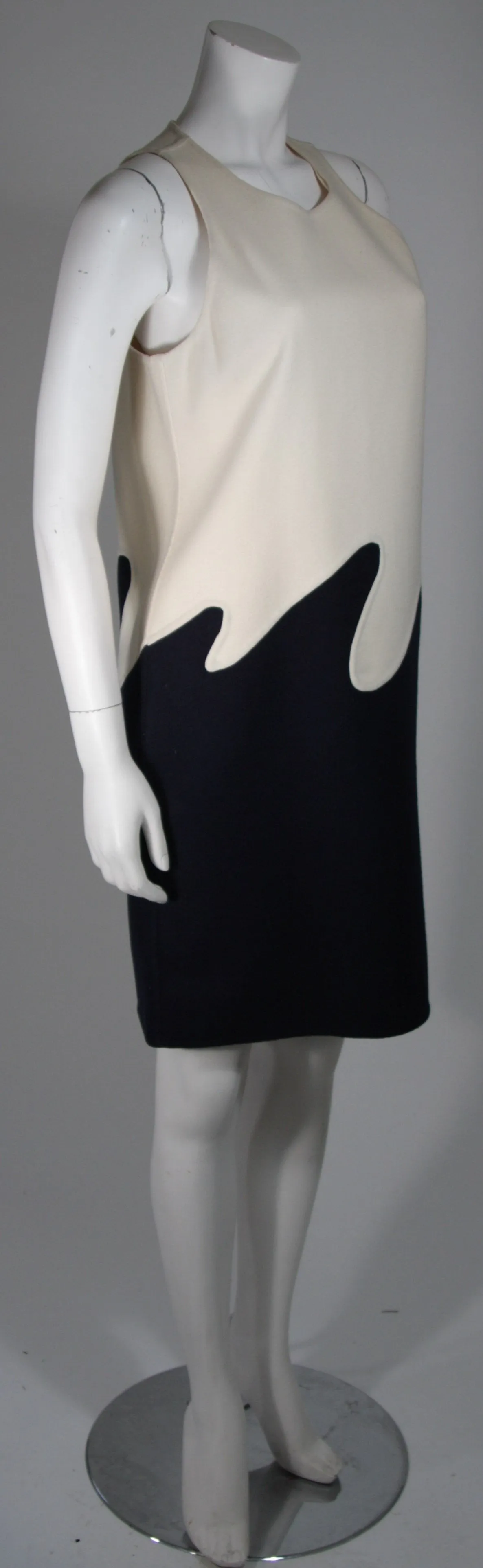 VINTAGE Circa 1960s Cream and Navy Wool 'Wave' Dress Size Small