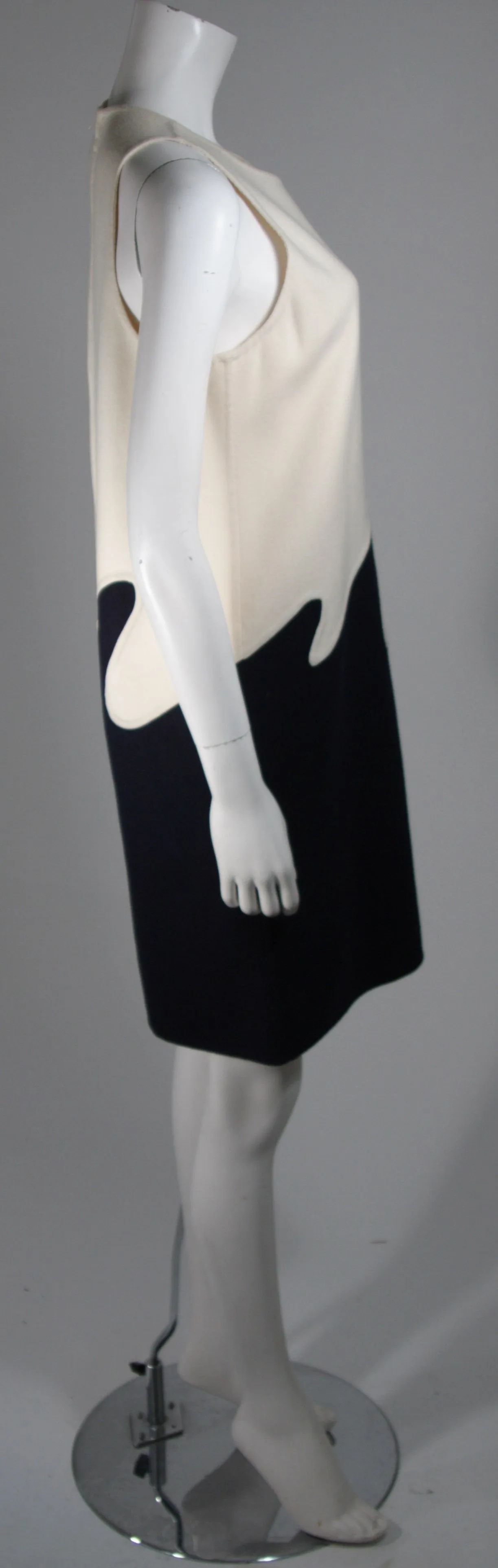 VINTAGE Circa 1960s Cream and Navy Wool 'Wave' Dress Size Small