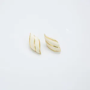 Vintage Off-White and Gold Wave Earrings