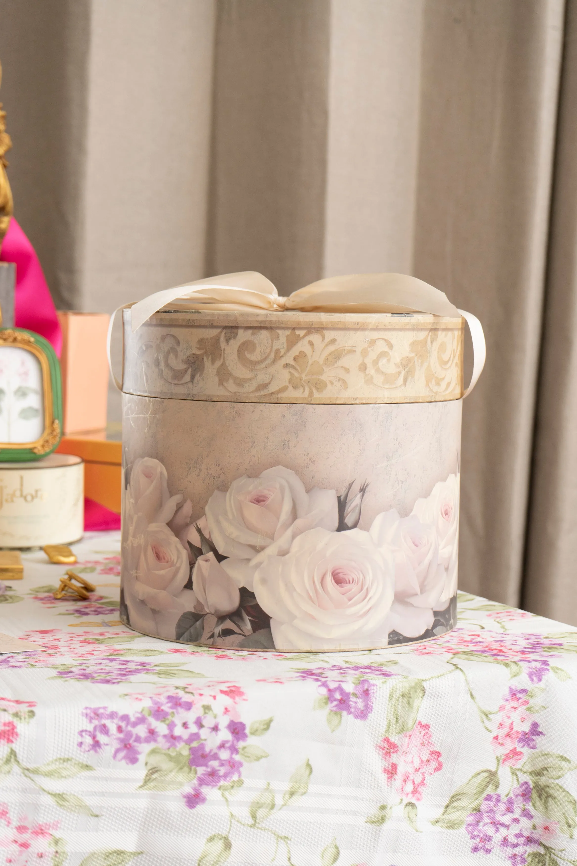 Vintage Rose Deco Design Hat Box