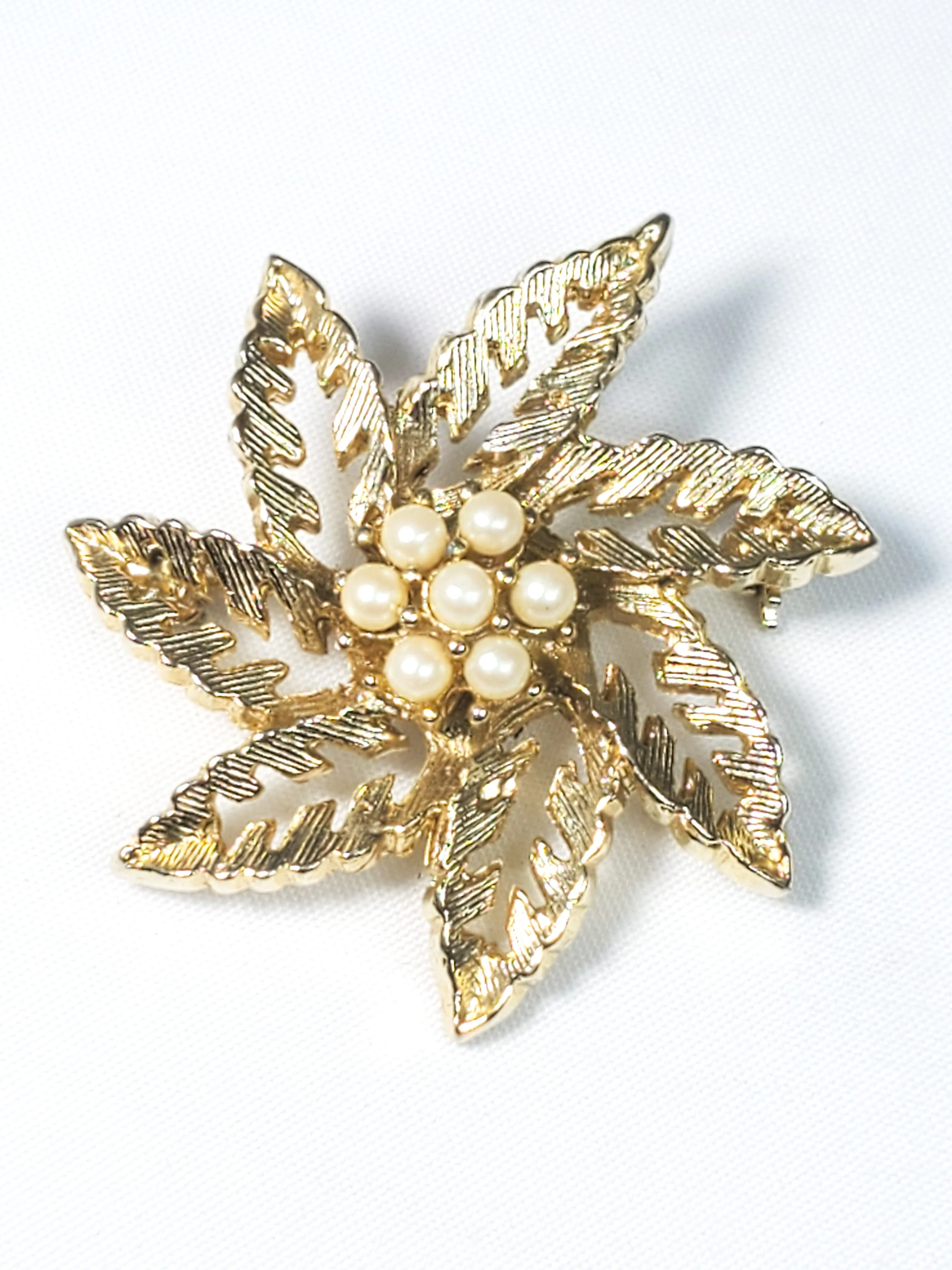 Vintage snowflake style leaf brooch with faux pearl flower accent pin