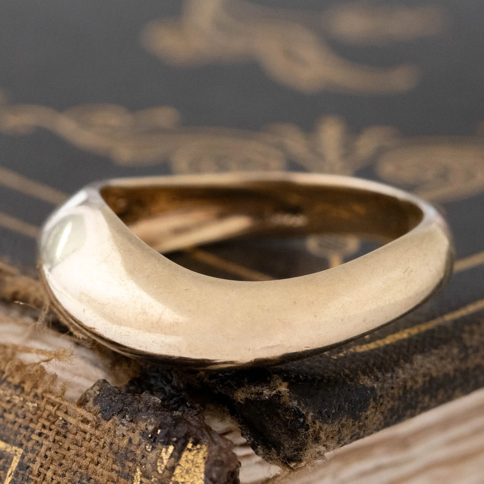 Vintage Wide Wave Band