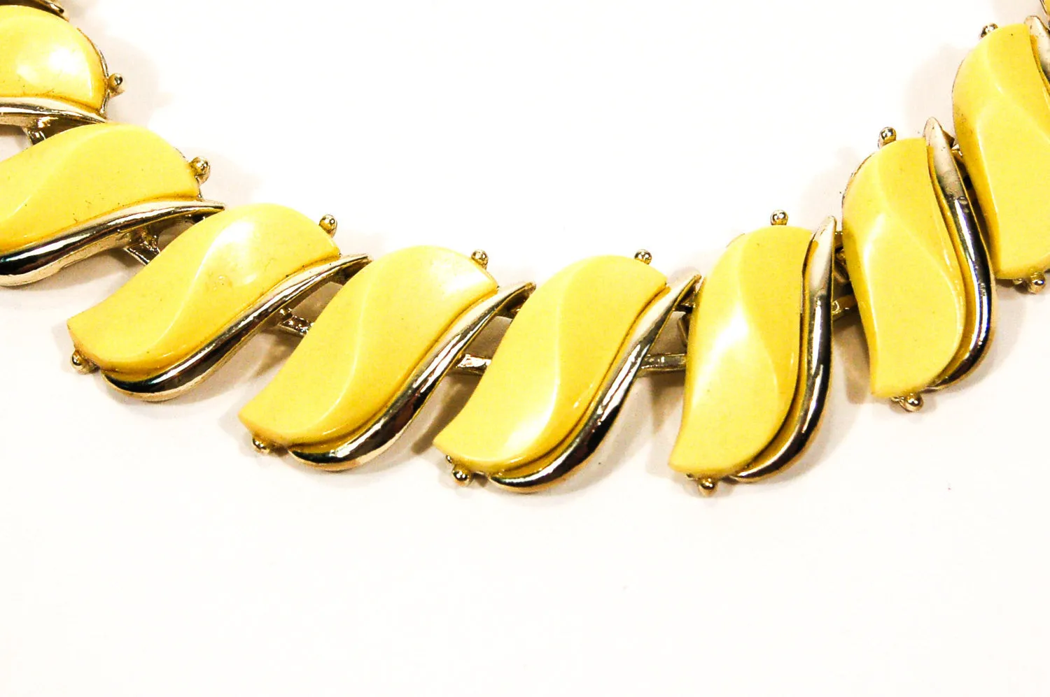 Yellow Wave Link Thermoset Necklace