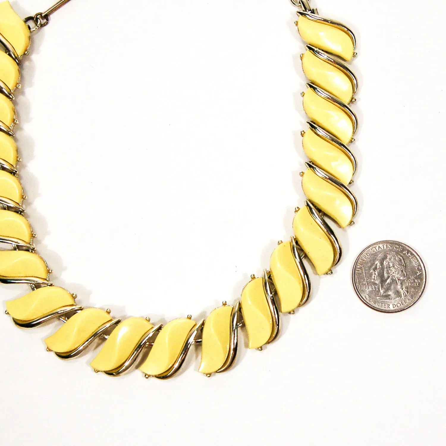 Yellow Wave Link Thermoset Necklace